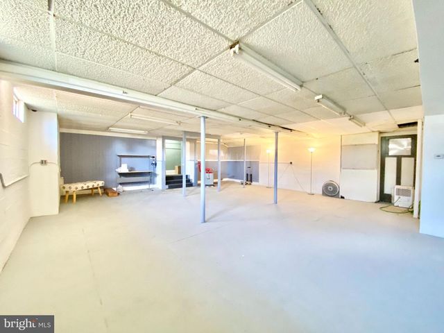 8 COMMONWEALTH AVE, Claymont, DE 19703