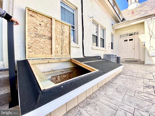 8 COMMONWEALTH AVE, Claymont, DE 19703