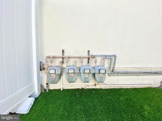 8 COMMONWEALTH AVE, Claymont, DE 19703