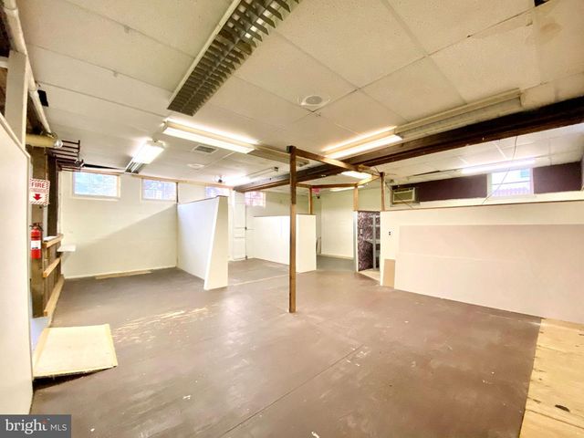 8 COMMONWEALTH AVE, Claymont, DE 19703