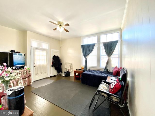 8 COMMONWEALTH AVE, Claymont, DE 19703