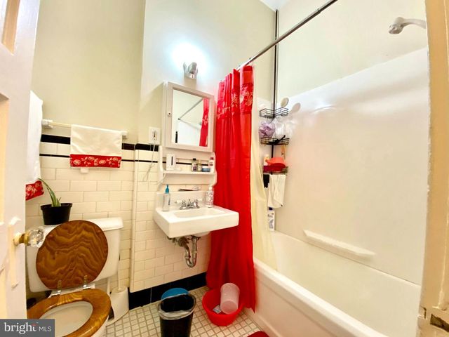 8 COMMONWEALTH AVE, Claymont, DE 19703