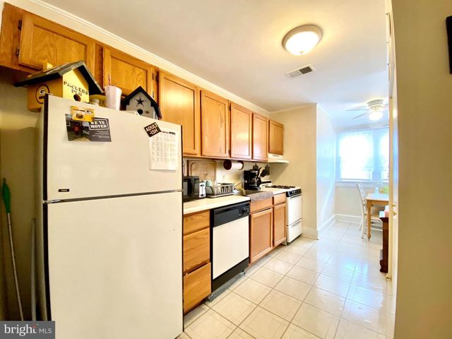 8 COMMONWEALTH AVE, Claymont, DE 19703