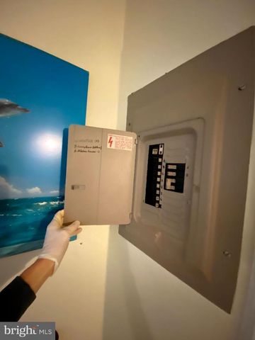 8 COMMONWEALTH AVE, Claymont, DE 19703