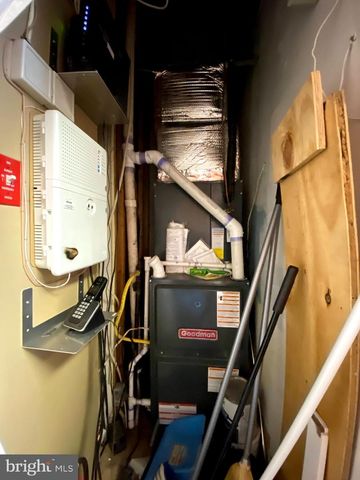 8 COMMONWEALTH AVE, Claymont, DE 19703