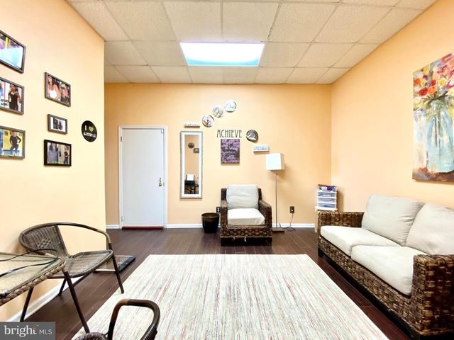 8 COMMONWEALTH AVE, Claymont, DE 19703