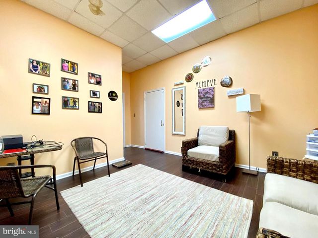 8 COMMONWEALTH AVE, Claymont, DE 19703