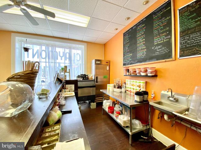 8 COMMONWEALTH AVE, Claymont, DE 19703