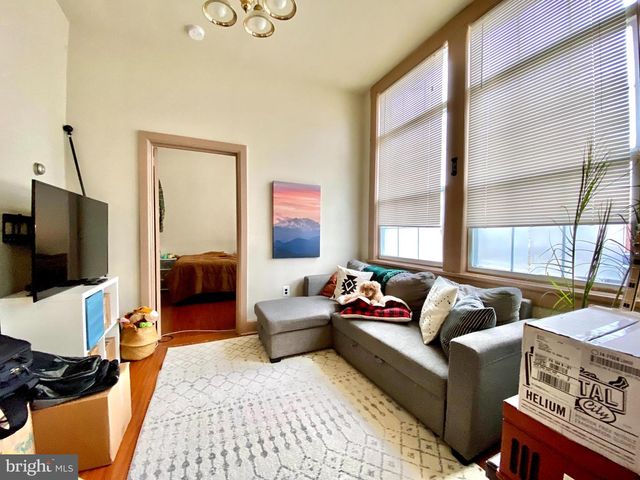 8 COMMONWEALTH AVE, Claymont, DE 19703