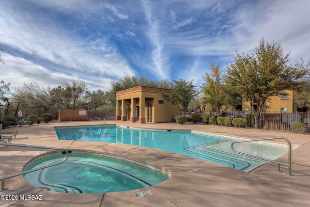 2018 E River Rd Unit 102, Tucson, AZ 85718