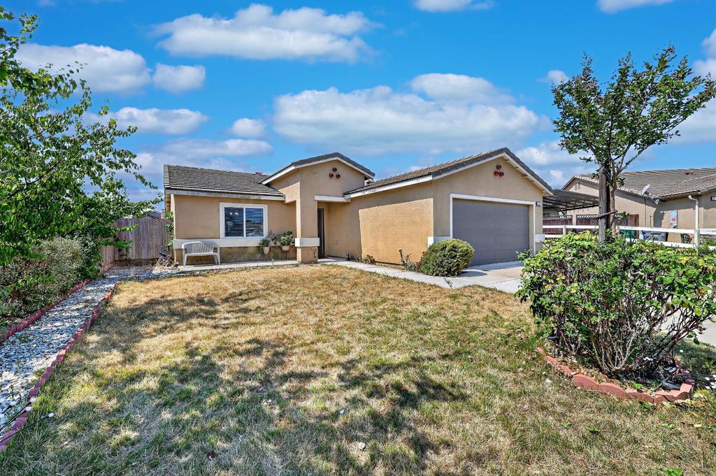 Image 1 of property listing at 557 Camellia Drive, Chowchilla, CA 93610