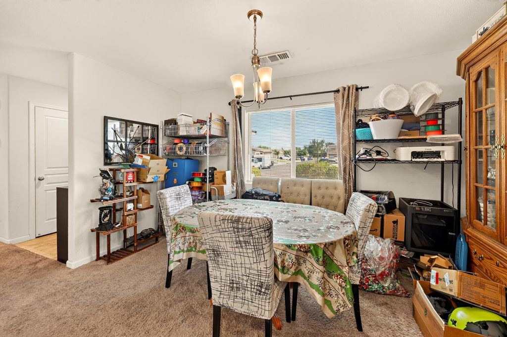 Image 10 of property listing at 557 Camellia Drive, Chowchilla, CA 93610