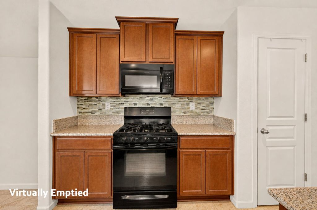 Image 15 of property listing at 557 Camellia Drive, Chowchilla, CA 93610