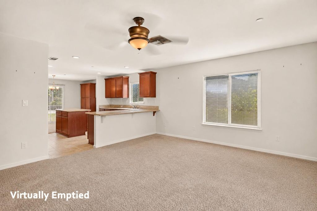 Image 19 of property listing at 557 Camellia Drive, Chowchilla, CA 93610