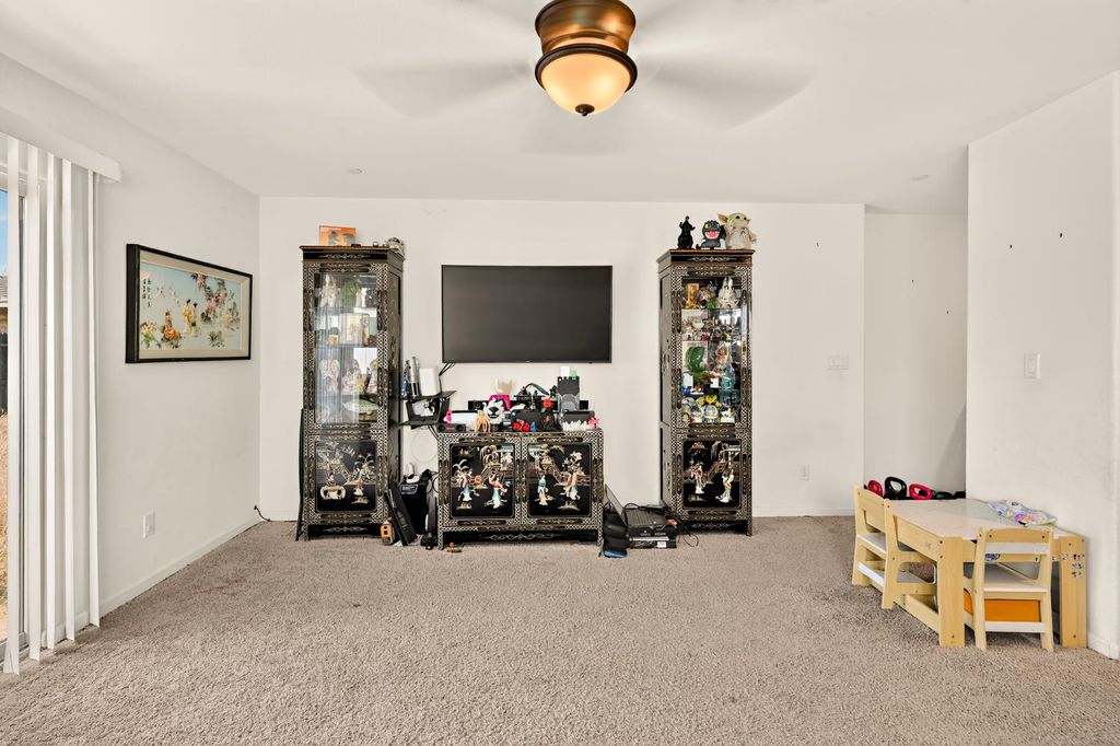 Image 23 of property listing at 557 Camellia Drive, Chowchilla, CA 93610