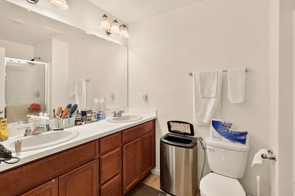 Image 30 of property listing at 557 Camellia Drive, Chowchilla, CA 93610