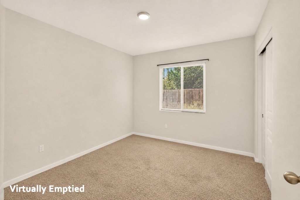 Image 33 of property listing at 557 Camellia Drive, Chowchilla, CA 93610