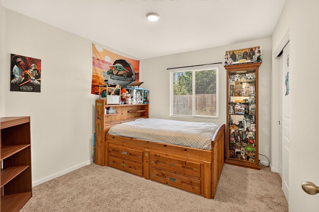 Image 34 of property listing at 557 Camellia Drive, Chowchilla, CA 93610