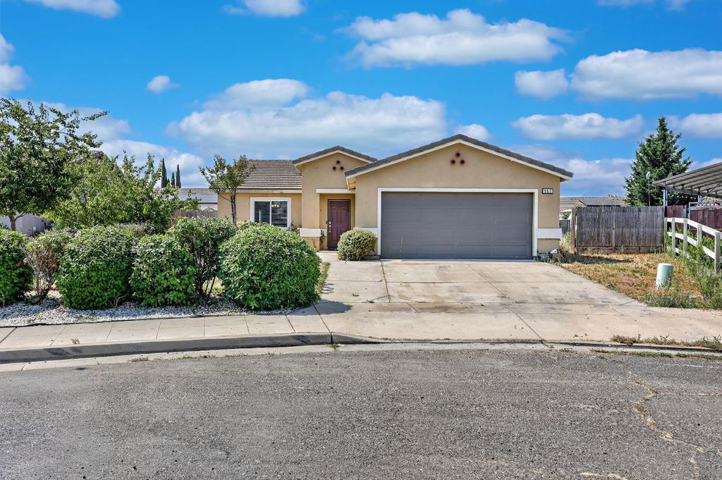 Image 4 of property listing at 557 Camellia Drive, Chowchilla, CA 93610