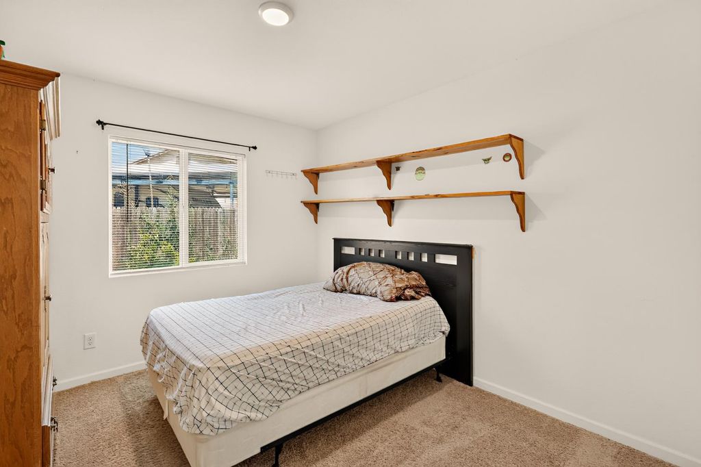 Image 40 of property listing at 557 Camellia Drive, Chowchilla, CA 93610