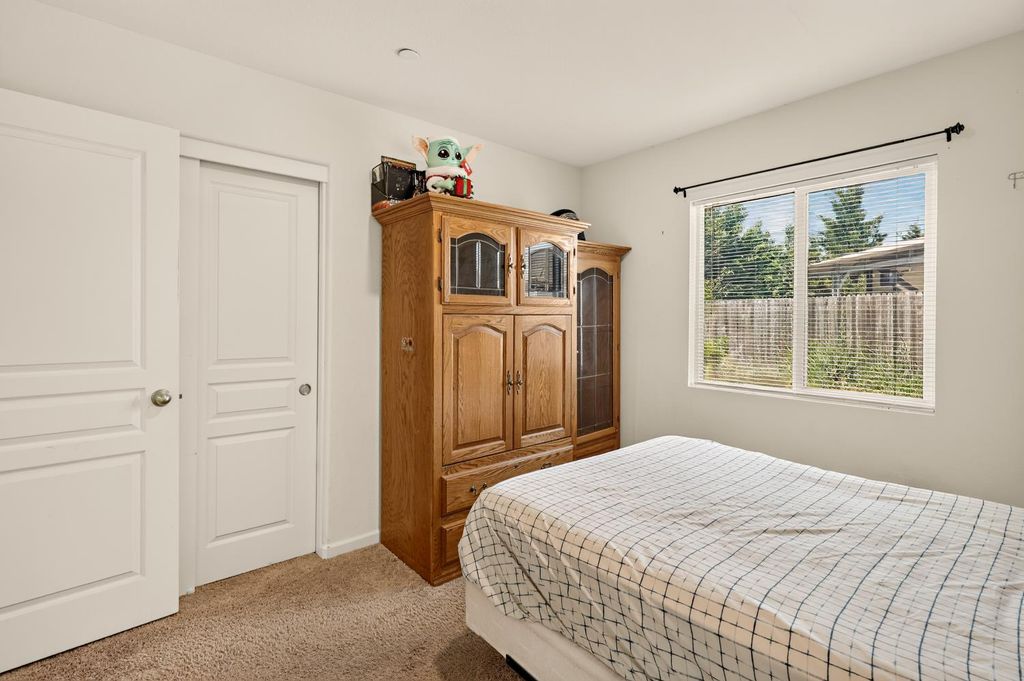 Image 42 of property listing at 557 Camellia Drive, Chowchilla, CA 93610