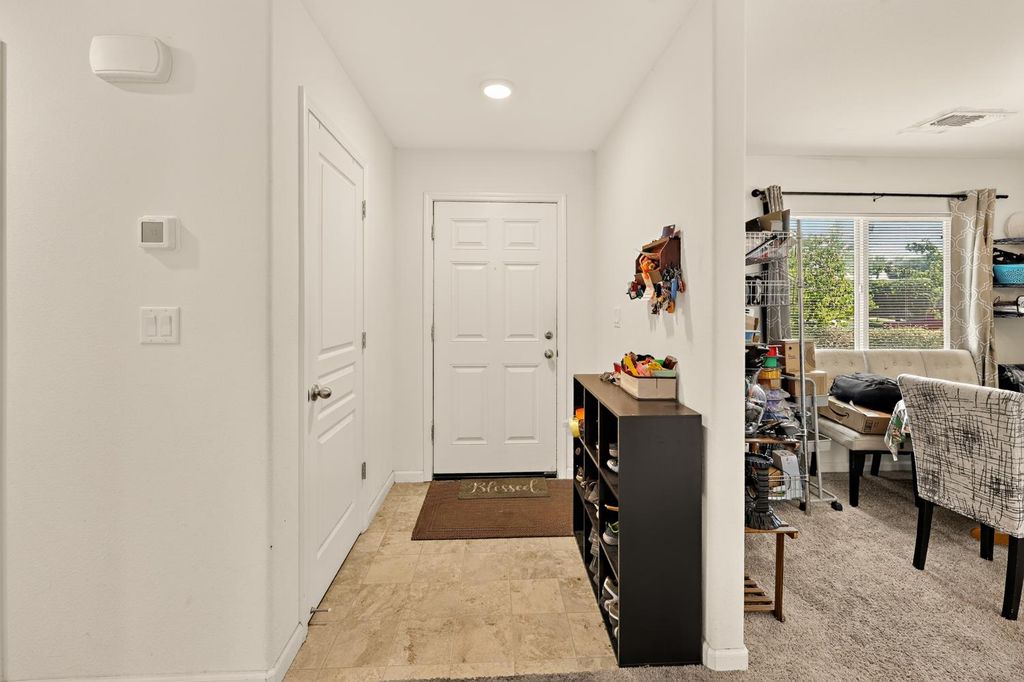 Image 5 of property listing at 557 Camellia Drive, Chowchilla, CA 93610