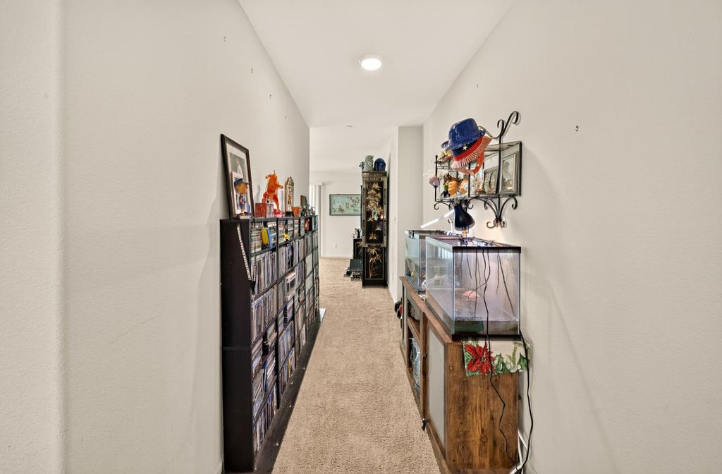 Image 6 of property listing at 557 Camellia Drive, Chowchilla, CA 93610