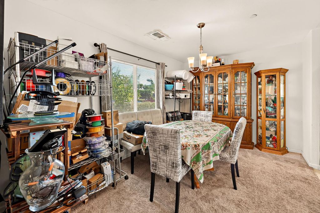 Image 8 of property listing at 557 Camellia Drive, Chowchilla, CA 93610