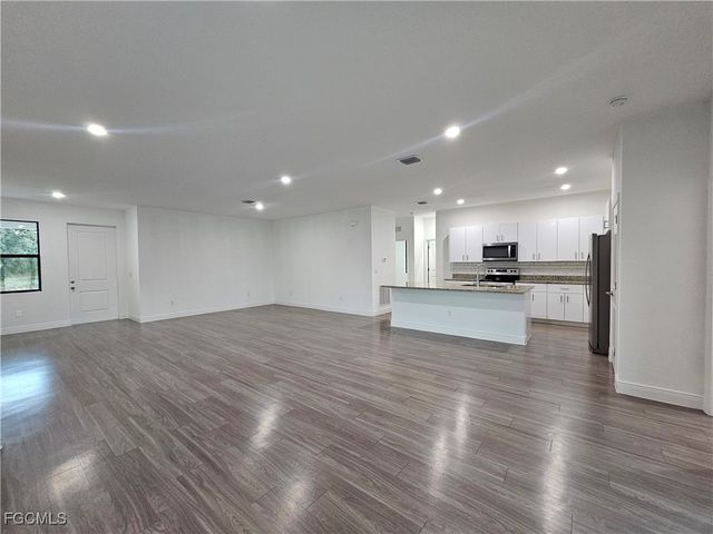 8059 Sherwood CIR, Labelle, FL 33935