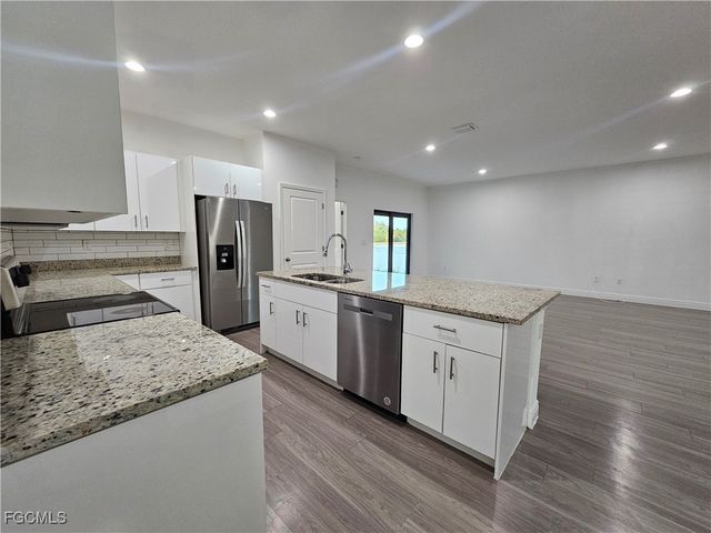 8059 Sherwood CIR, Labelle, FL 33935