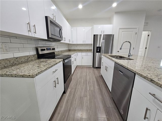 8059 Sherwood CIR, Labelle, FL 33935