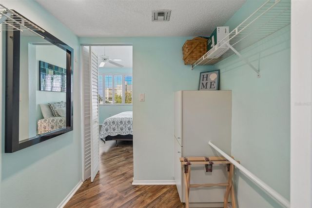 6263 MIDNIGHT PASS ROAD 301, Sarasota, FL 34242