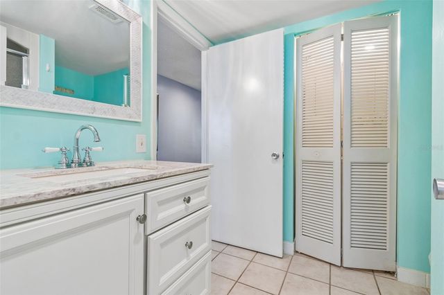 6263 MIDNIGHT PASS ROAD 301, Sarasota, FL 34242