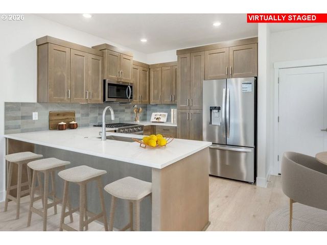 4256 Se CENTURY Blvd, Hillsboro, OR 97123