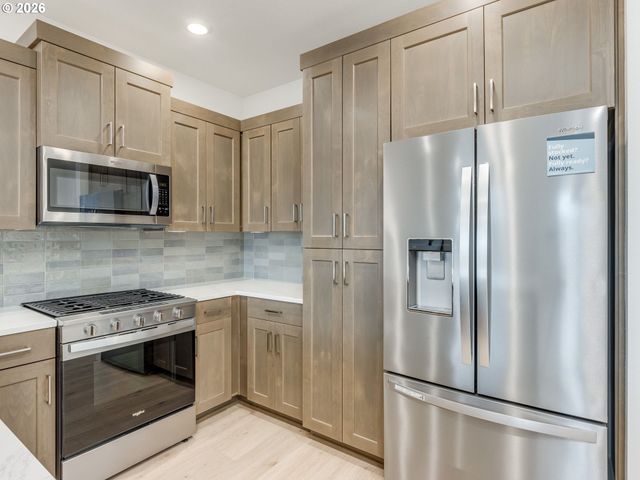 4256 Se CENTURY Blvd, Hillsboro, OR 97123