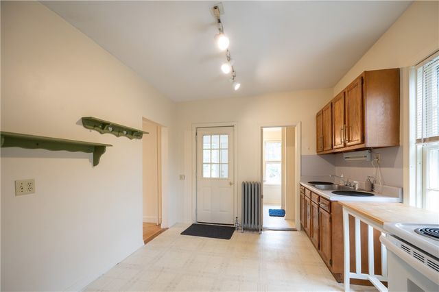 10 Hendricks Street, South Kingstown, RI 02879