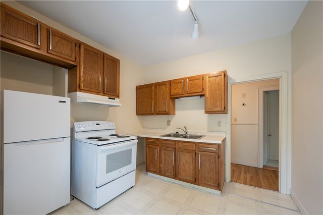 10 Hendricks Street, South Kingstown, RI 02879