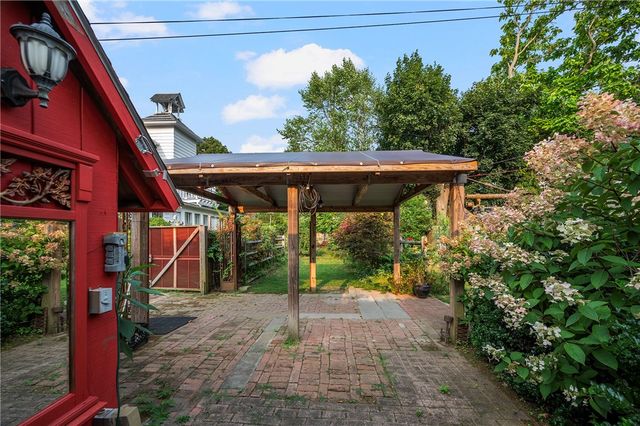 10 Hendricks Street, South Kingstown, RI 02879