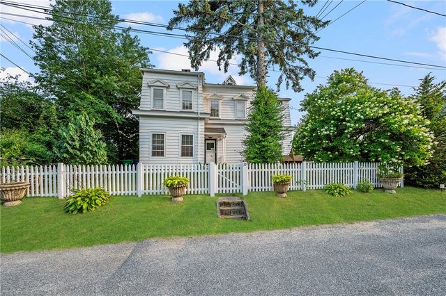 10 Hendricks Street, South Kingstown, RI 02879