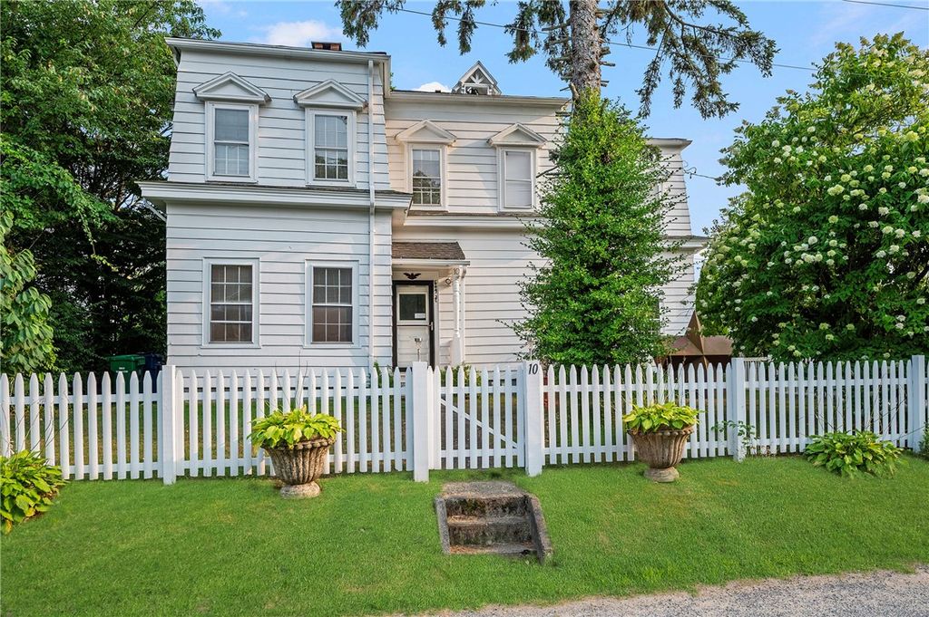 10 Hendricks Street, South Kingstown, RI 02879