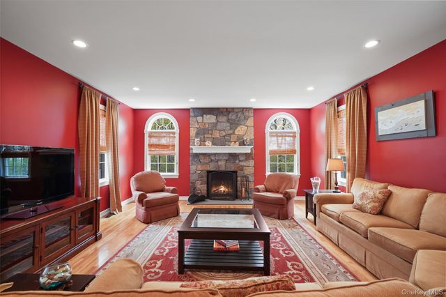 4 Fieldstone Drive, Katonah, NY 10536