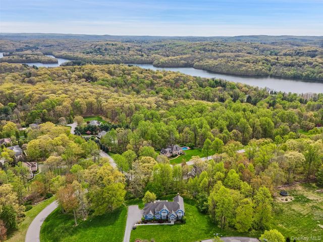 4 Fieldstone Drive, Katonah, NY 10536