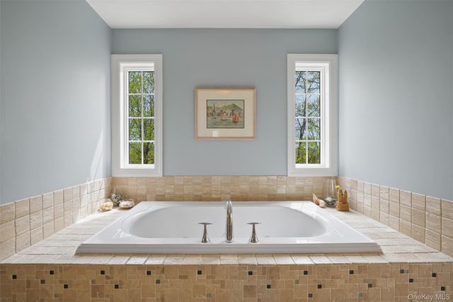 4 Fieldstone Drive, Katonah, NY 10536