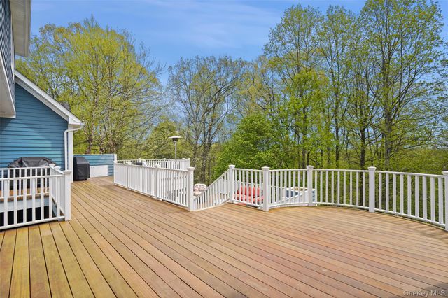 4 Fieldstone Drive, Katonah, NY 10536