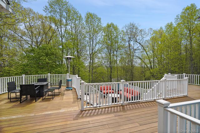4 Fieldstone Drive, Katonah, NY 10536