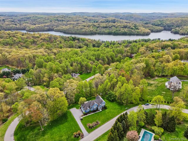4 Fieldstone Drive, Katonah, NY 10536