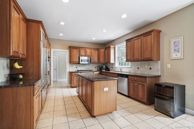 4 Fieldstone Drive, Katonah, NY 10536
