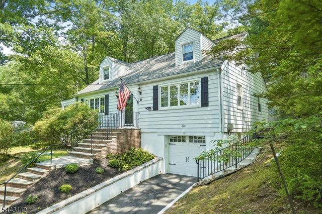 6 Cherry Ln, Caldwell Boro Twp., NJ 07006