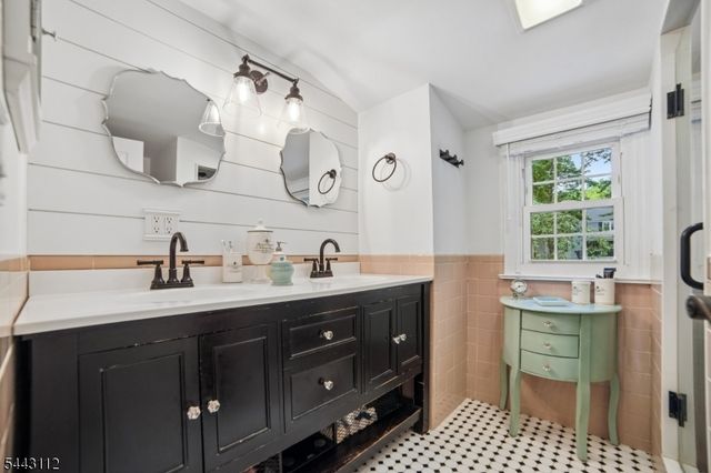 6 Cherry Ln, Caldwell Boro Twp., NJ 07006