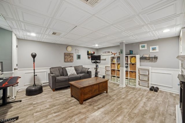 6 Cherry Ln, Caldwell Boro Twp., NJ 07006